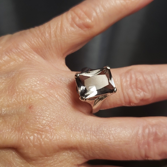 Rhodium plated lavender/grey quartz ring - Picture 5 of 6